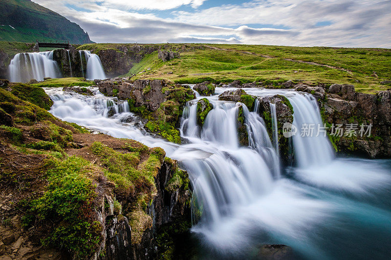 Kirkjufellsfoss 瀑布，斯奈山，冰岛